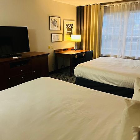 Harmony Inn & Suites Форт Додж Екстериор снимка
