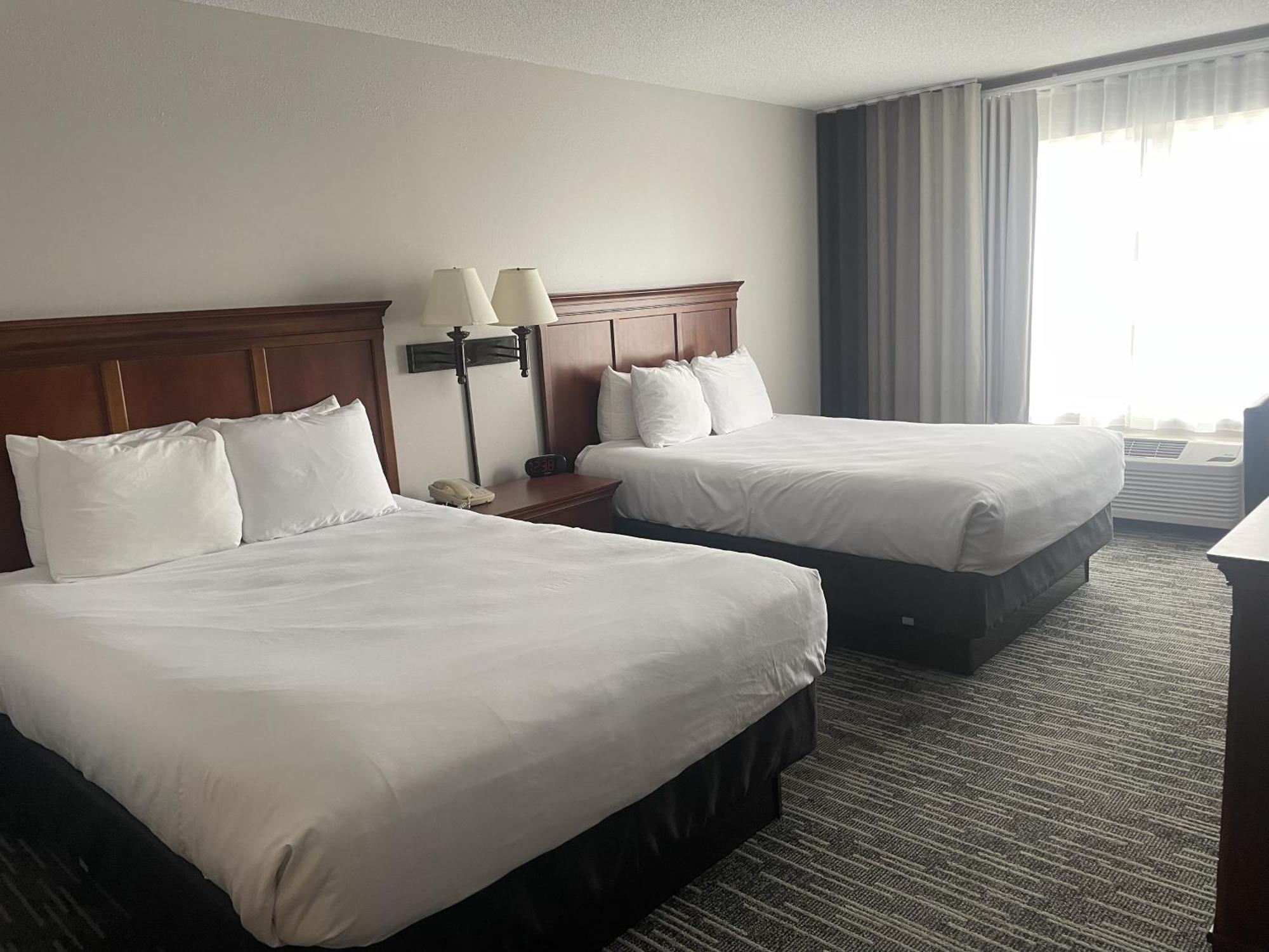 Harmony Inn & Suites Форт Додж Екстериор снимка