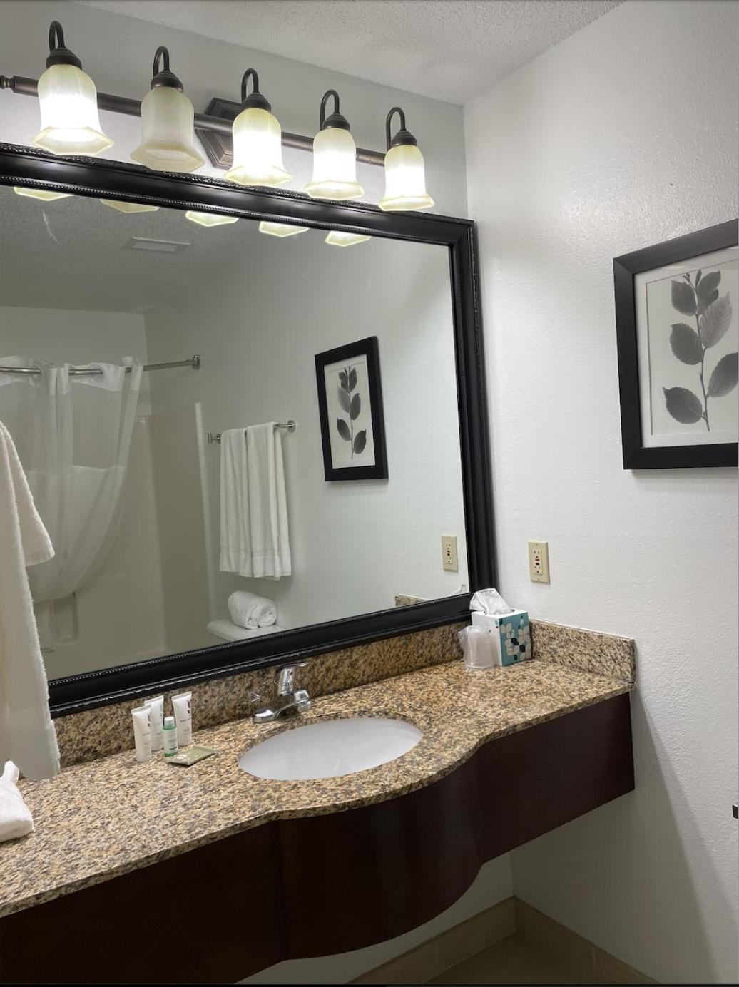 Harmony Inn & Suites Форт Додж Екстериор снимка