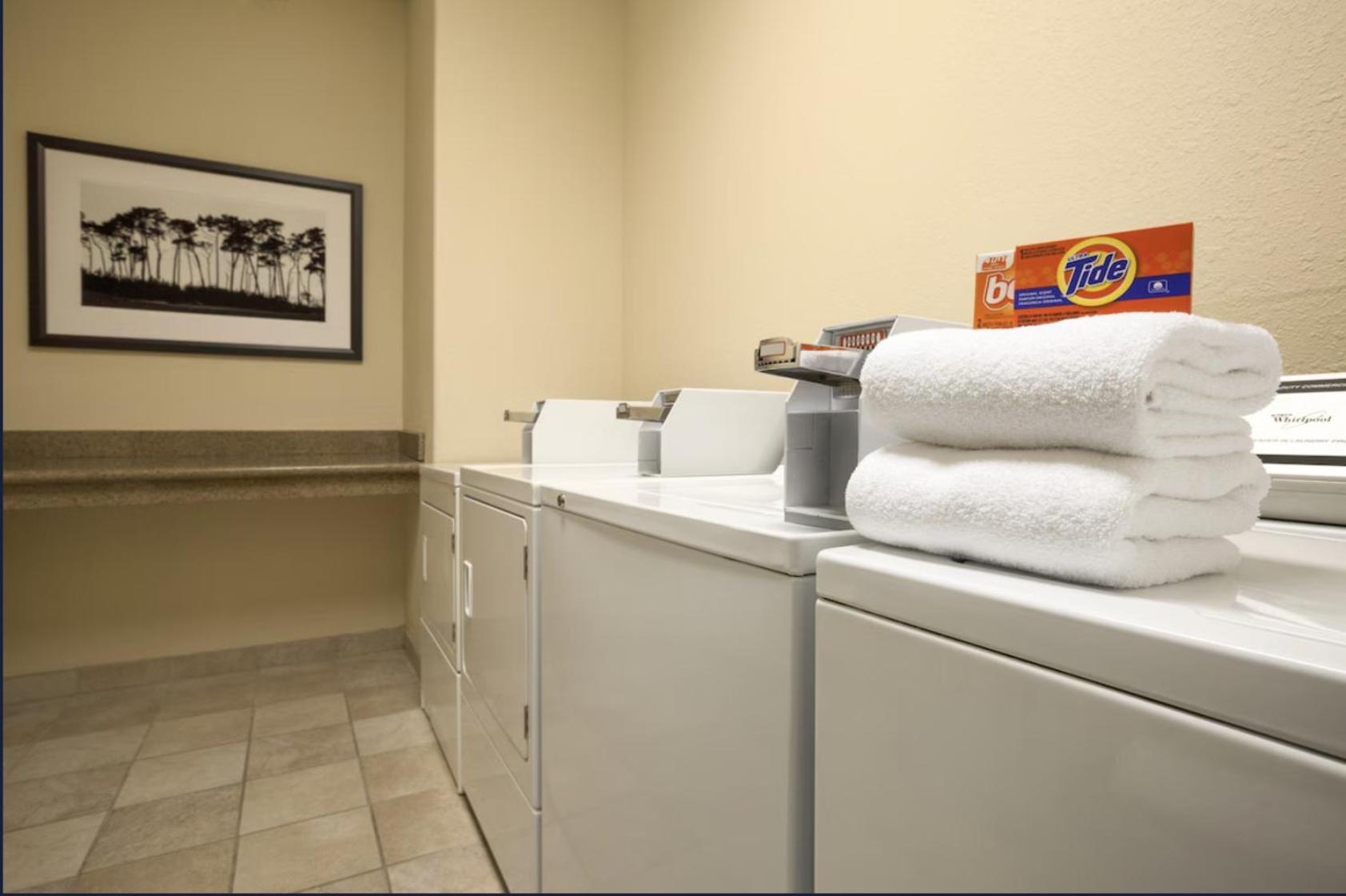 Harmony Inn & Suites Форт Додж Екстериор снимка